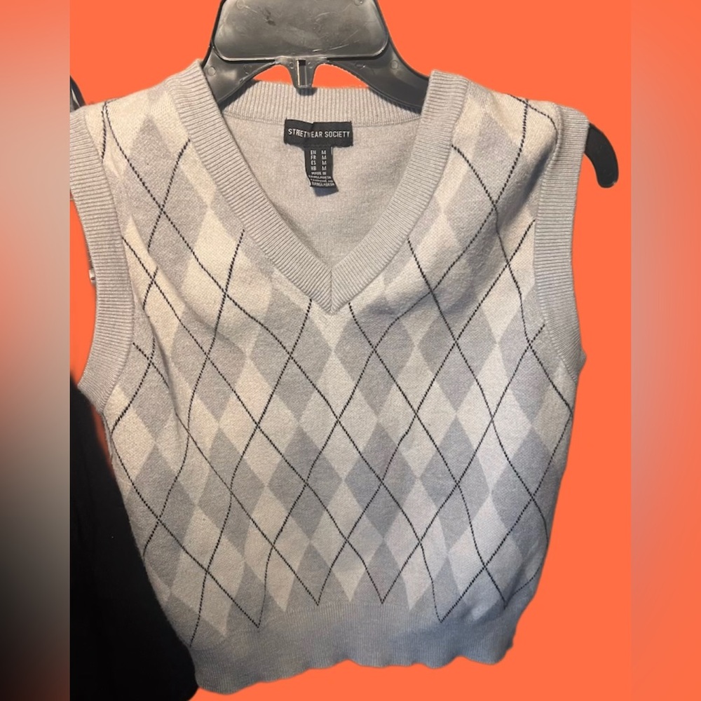 Bundle of 3 sweater vests!